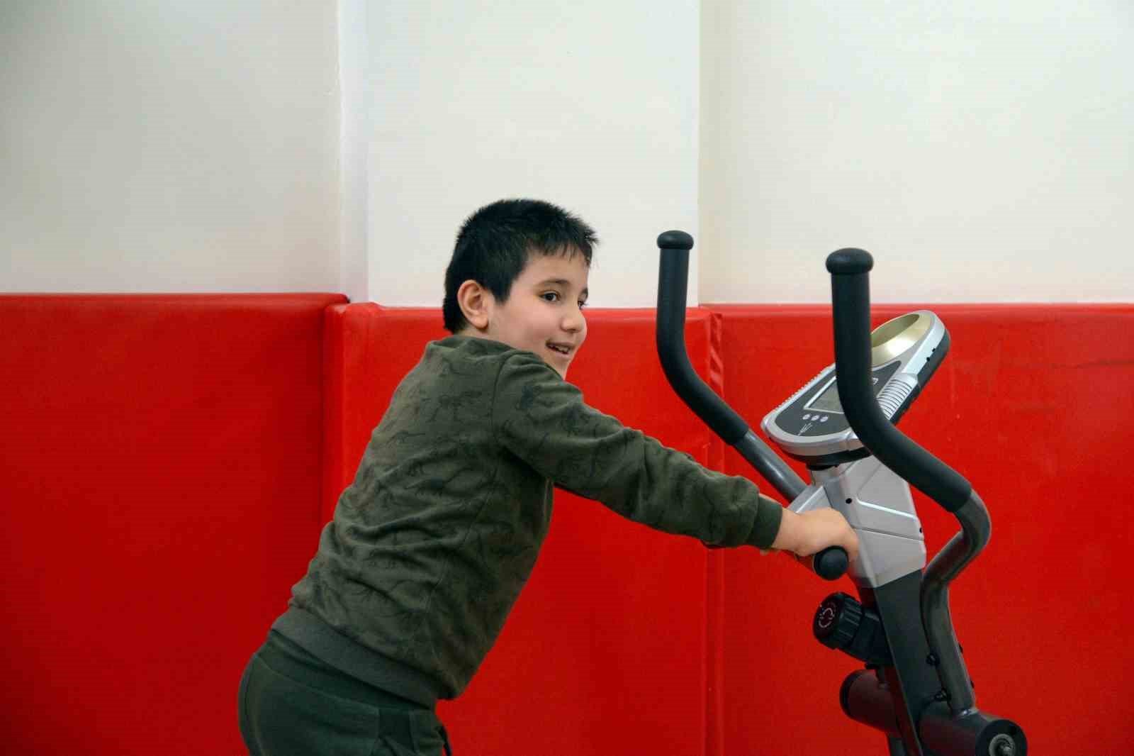Diyarbakır'da otizmli bireyler sporla eğitim görüyor