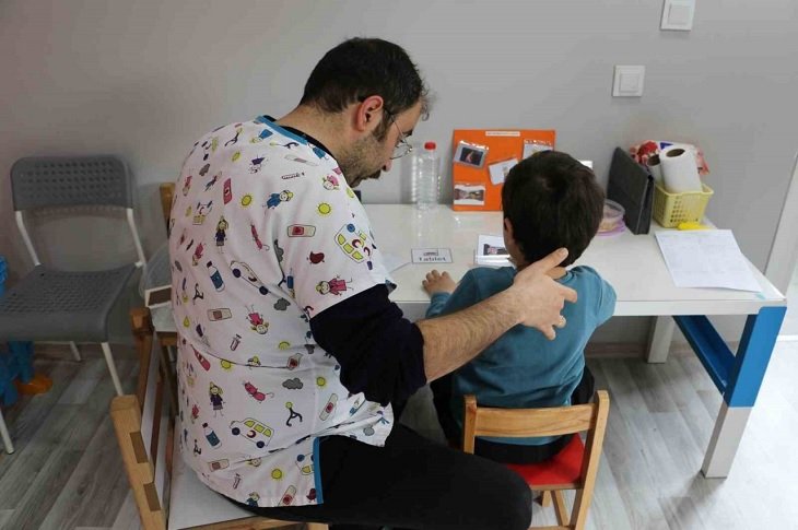 Diyarbakır'da Otizmli Bireyler Bilim Işığında Eğitim Alıyor