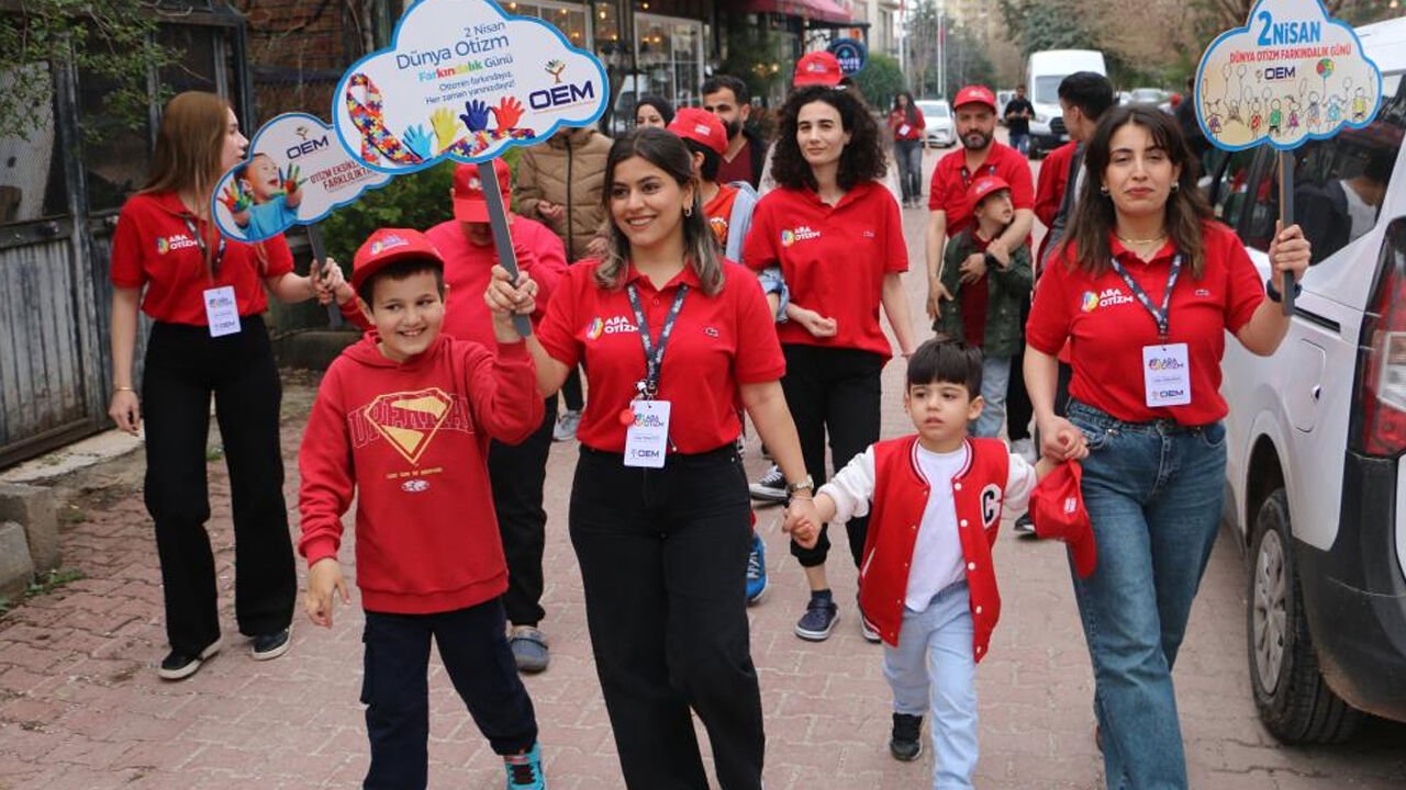 Diyarbakır'da otizm farkındalığı için renkli etkinlik